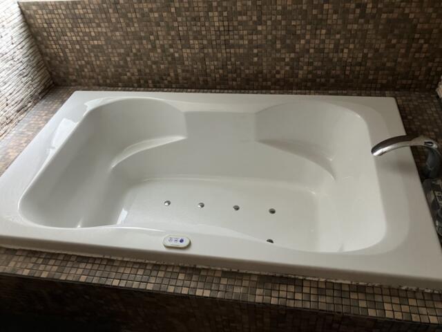 HOTEL MU～Z annex（ミューズアネックス(古河市/ラブホテル)の写真『301号室 浴室（5）バスタブ全景』by サトナカ