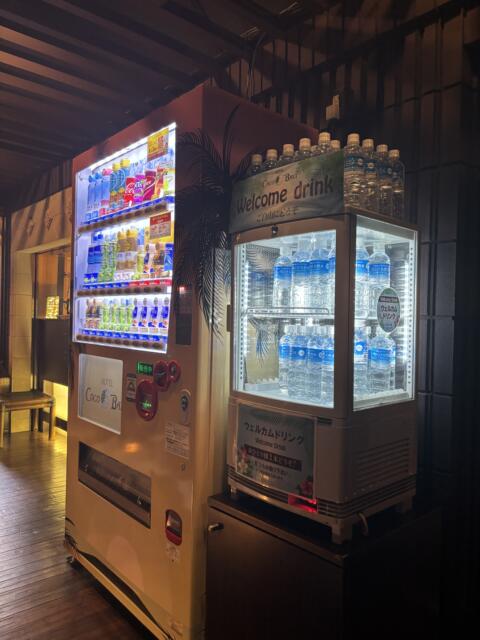 HOTEL COCO BALI（ココバリ）(渋谷区/ラブホテル)の写真『自販機と無料の水』by たんげ8008
