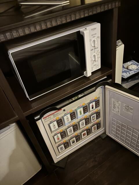 HOTEL COCO BALI（ココバリ）(渋谷区/ラブホテル)の写真『302号室　電子レンジ&amp;販売冷蔵庫』by たんげ8008