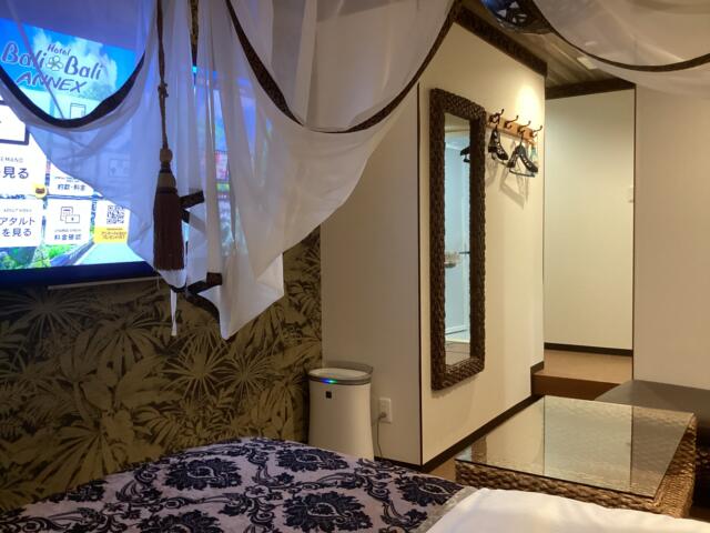 HOTEL Balibali ANNEX（バリバリアネックス）(品川区/ラブホテル)の写真『301号室 ベッドから見た室内』by ACB48