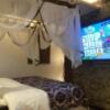 HOTEL Balibali ANNEX（バリバリアネックス）(品川区/ラブホテル)の写真『301号室 ソファから見た室内』by ACB48