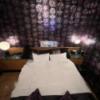 ニューシーズ鶯谷(台東区/ラブホテル)の写真『404号室　枕元の設備。』by ターボー⤴️