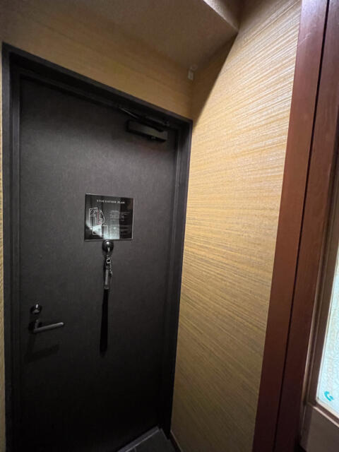 CHARME鶯谷１（シャルム）(台東区/ラブホテル)の写真『102号室　玄関』by INA69