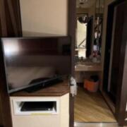 ホテルたかしま(荒川区/ラブホテル)の写真『205号室　テレビ、洗面所、浴室』by ターボー⤴️