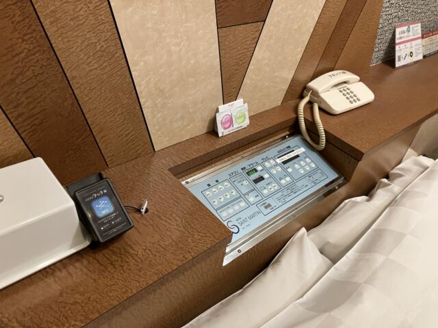 ホテル サンマルタン(京都市下京区/ラブホテル)の写真『803号室 ベッドサイド』by 92魔