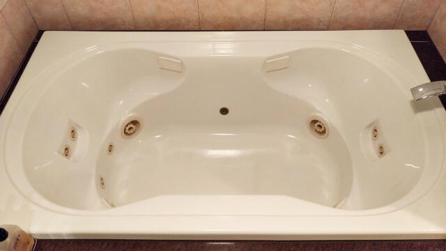HOTEL RAY FIELD(墨田区/ラブホテル)の写真『501号室 バスルーム浴槽』by 午前３時のティッシュタイム