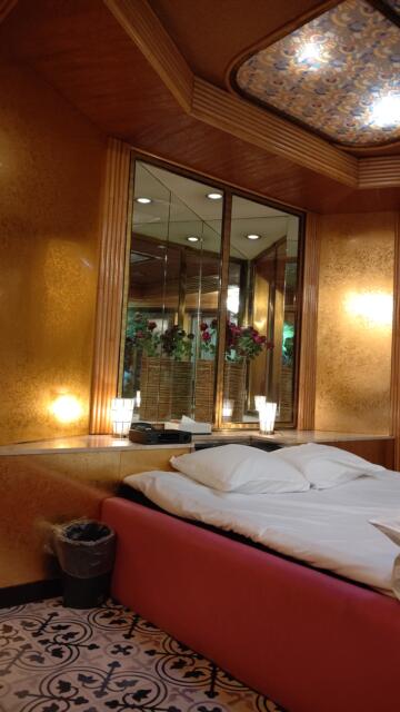 Q&P（キューアンドピー）(大阪市/ラブホテル)の写真『406号室、ベッド枕元巨大鏡』by Sparkle