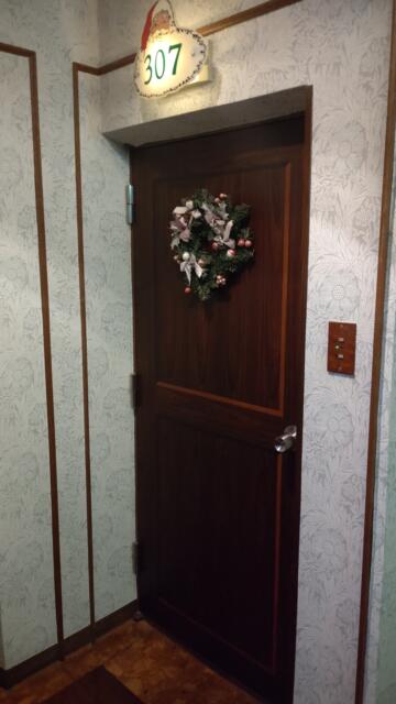 ホテル リトルチャペルクリスマス 日本橋(大阪市/ラブホテル)の写真『307号室、入口扉』by Sparkle