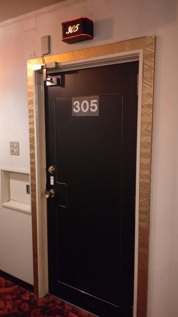 Q&P（キューアンドピー）(大阪市/ラブホテル)の写真『305号室、入口扉』by Sparkle
