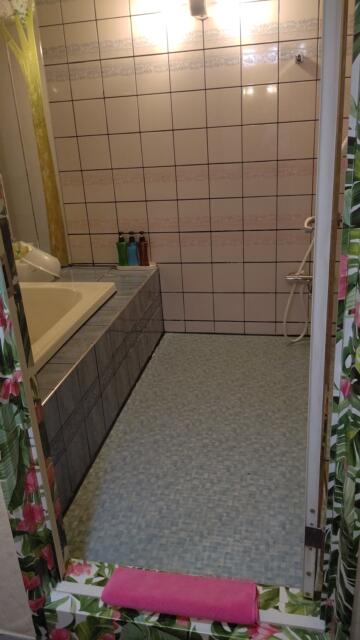 Q&P（キューアンドピー）(大阪市/ラブホテル)の写真『305号室、浴室遠景』by Sparkle