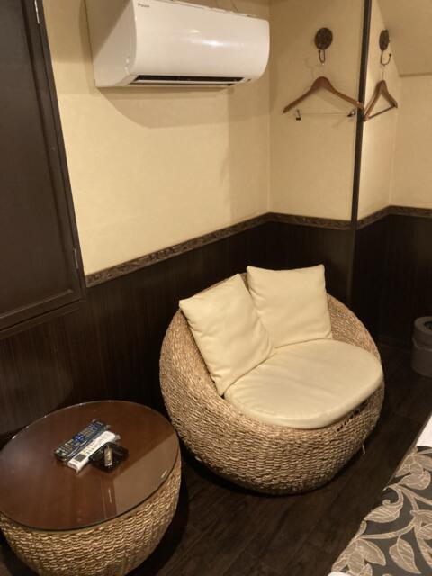 HOTEL COCO BALI（ココバリ）(渋谷区/ラブホテル)の写真『301号室ソファ』by yamasada5