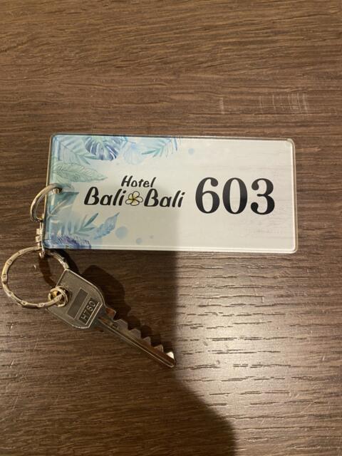 Hotel BaliBali(ホテルバリバリ)伊勢佐木(横浜市中区/ラブホテル)の写真『603号室(ルームキー)』by こねほ