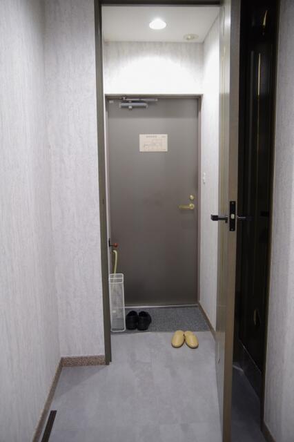 ホテルゆたか(新宿区/ラブホテル)の写真『303号室　玄関スペース』by マーケンワン