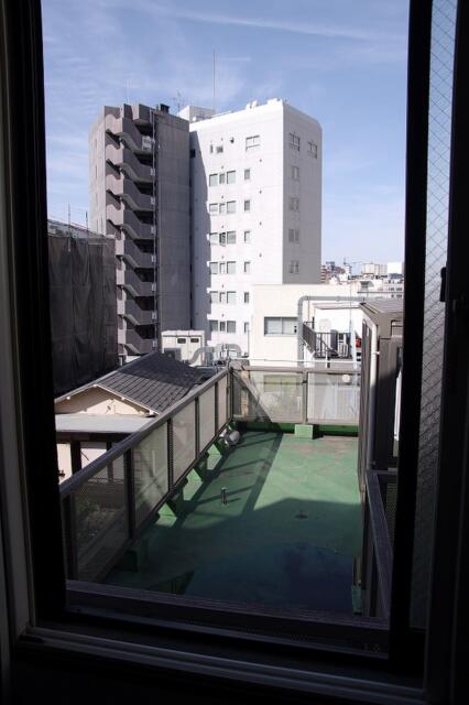 ホテルゆたか(新宿区/ラブホテル)の写真『303号室　窓から見える外の景色』by マーケンワン