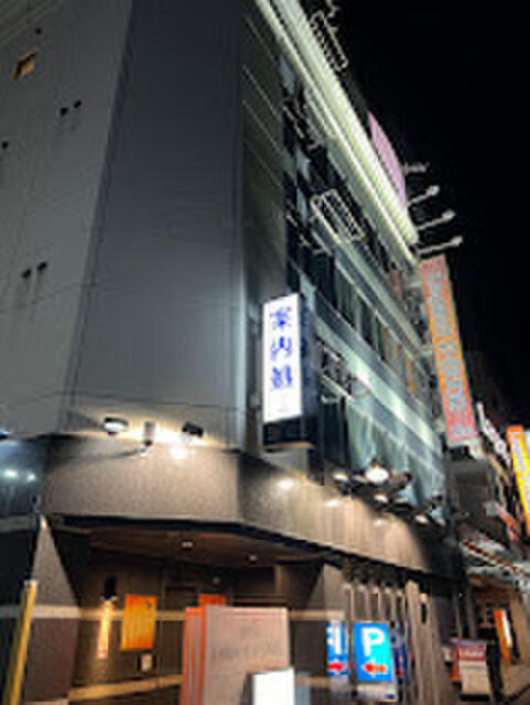 Legend P-DOOR A館・B館(台東区/ラブホテル)の写真『夜の外観』by 体系がたこ焼き