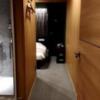 FABULOUS(ファビュラス)(立川市/ラブホテル)の写真『502号室（玄関から奥方向、左にシャワー・洗面・トイレ）』by ＪＷ