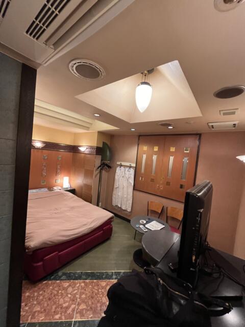 ホテル プレステージ(荒川区/ラブホテル)の写真『502号室　玄関ドア側から見た室内』by ターボー⤴️