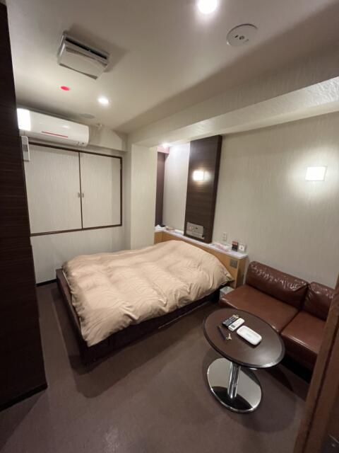 ホテルLALA33(豊島区/ラブホテル)の写真『302号室　玄関から見た室内』by ターボー⤴️