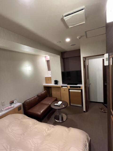 ホテルLALA33(豊島区/ラブホテル)の写真『302号室　部屋の奥ベッド側から見た室内』by ターボー⤴️