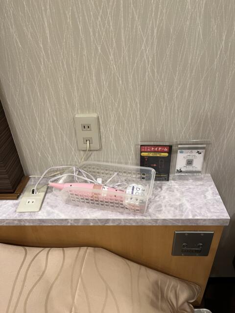 ホテルLALA33(豊島区/ラブホテル)の写真『302号室　ベッド脇の電マ』by ターボー⤴️