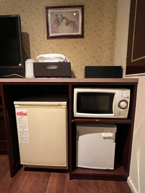 FASHION 2001 HOTEL(横浜市南区/ラブホテル)の写真『603号室　冷蔵庫2個と金庫』by ターボー⤴️