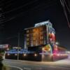 ホテル Liebe 岐阜(岐南町/ラブホテル)の写真『夜の外観』by キセキと呼ぶ他ない