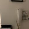 レンタルルーム ASTRO(港区/ラブホテル)の写真『402号室玄関右側の壁です。受話器落ちやすく、元に戻しにくいです。』by ゆうじい