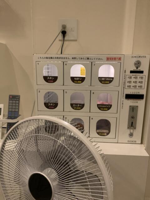 レンタルルーム ASTRO(港区/ラブホテル)の写真『402号室の自販機』by ゆうじい