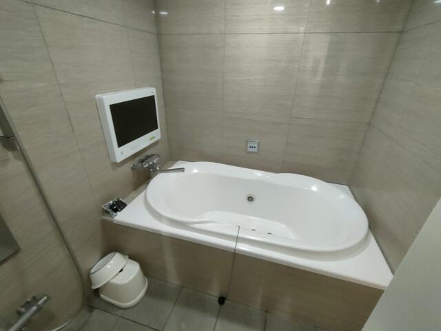 RAMSES CLUB(豊島区/ラブホテル)の写真『405　浴室TV付ジャグジーバスタブ』by ゆかるん