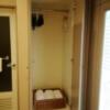 HOTEL PACIFIC(パシフィック)(茅ヶ崎市/ラブホテル)の写真『305号室、洋服入れとタオルです。(24,4)』by キジ