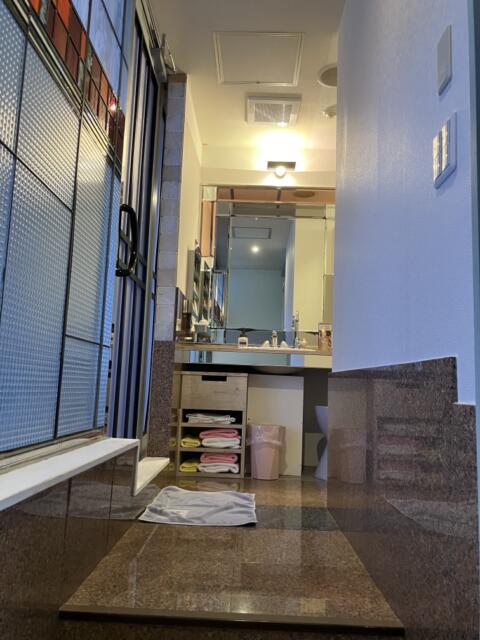 HOTEL R&K（アールアンドケー）(越谷市/ラブホテル)の写真『706号室　洗面コーナー』by サトナカ