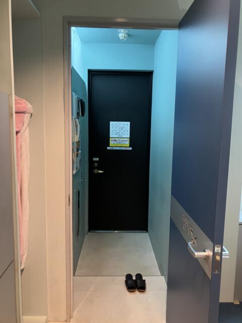 HOTEL R&K（アールアンドケー）(越谷市/ラブホテル)の写真『706号室（５）入口』by サトナカ