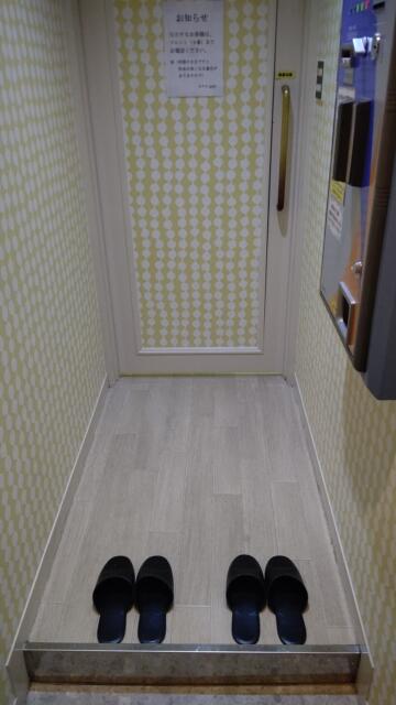Q&P（キューアンドピー）(大阪市/ラブホテル)の写真『211号室、玄関と内扉』by Sparkle
