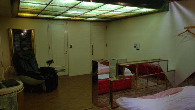 Q&P（キューアンドピー）(大阪市/ラブホテル)の写真『211号室、お部屋全景③』by Sparkle