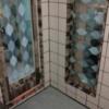 Q&P（キューアンドピー）(大阪市/ラブホテル)の写真『211号室、浴室洗い場と装飾ガラス窓』by Sparkle