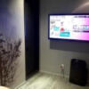 STARGATE HOTEL(スターゲート)(横浜市中区/ラブホテル)の写真『305号室、TV。ベッドから眺められる。左の戸から脱衣所へ』by 春風拳