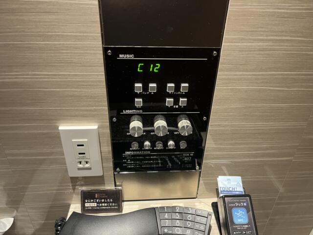 HOTEL TSUBAKI 錦糸町(墨田区/ラブホテル)の写真『407号室　ベッドサイドコントロール』by Infield fly