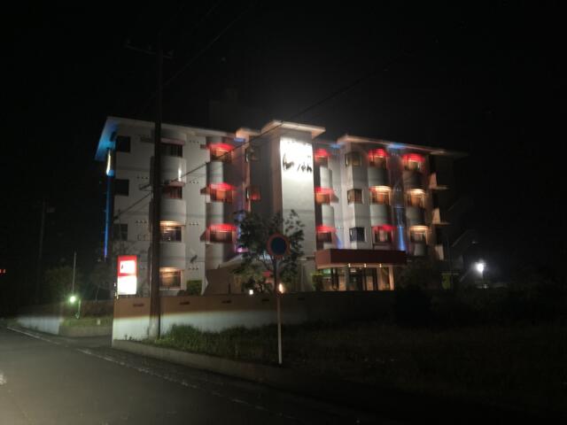 ホテル ウィズ(神栖市/ラブホテル)の写真『夜の外観』by まさおJリーグカレーよ