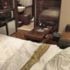 HOTEL GRANSKY（グランスカイ）(墨田区/ラブホテル)の写真『411号室 ベッド周辺（２）』by 午前３時のティッシュタイム