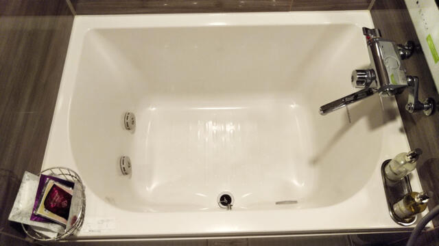 HOTEL GRANSKY（グランスカイ）(墨田区/ラブホテル)の写真『411号室 バスルーム浴槽』by 午前３時のティッシュタイム