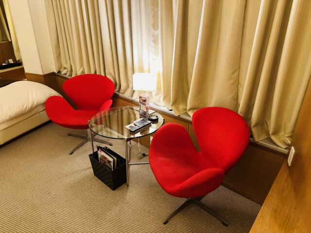 アペルト(豊島区/ラブホテル)の写真『605号室椅子とテーブル』by miffy.GTI