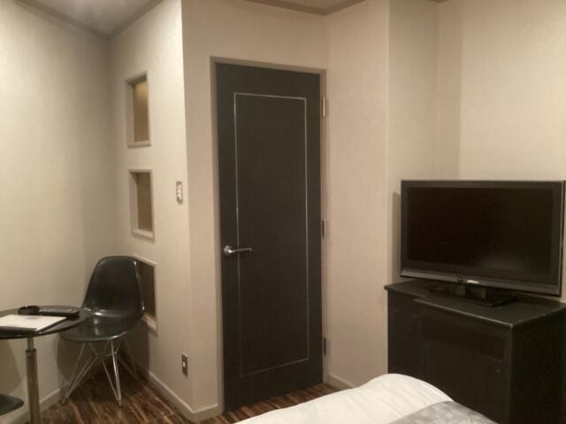 HOTEL CORE 池袋(豊島区/ラブホテル)の写真『501号室 ベッドから見た室内』by ACB48