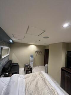 HOTEL GRANDE(川口市/ラブホテル)の写真『201号室　ベッド側から見た部屋全景』by ターボー⤴️