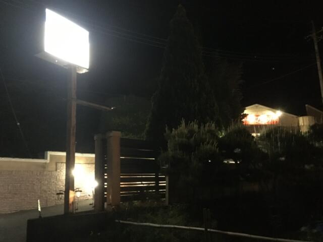 ホテル アプリコット高崎店(高崎市/ラブホテル)の写真『夜の外観』by あらび