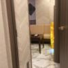 HOTEL BaliBali 鶯谷(台東区/ラブホテル)の写真『102号室 前室から見た室内』by ACB48