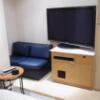 HOTEL SK PLAZA（エスケープラザ）(渋谷区/ラブホテル)の写真『402号室　ベッド位置からのソファーまわり』by マーケンワン