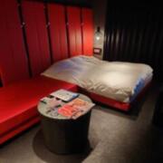 MINNA NO HOTEL(千葉市中央区/ラブホテル)の写真『207号室　ベッドルーム』by PLAYBOYA