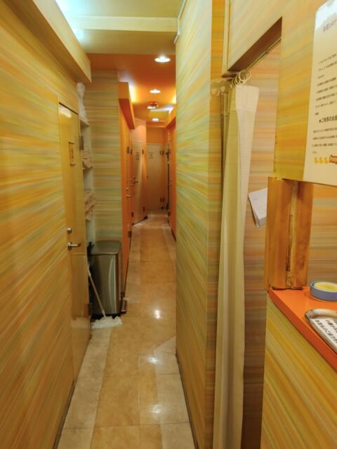 レンタルルーム　PRIME10room（プライムテンルーム）(新宿区/ラブホテル)の写真『通路』by ましりと