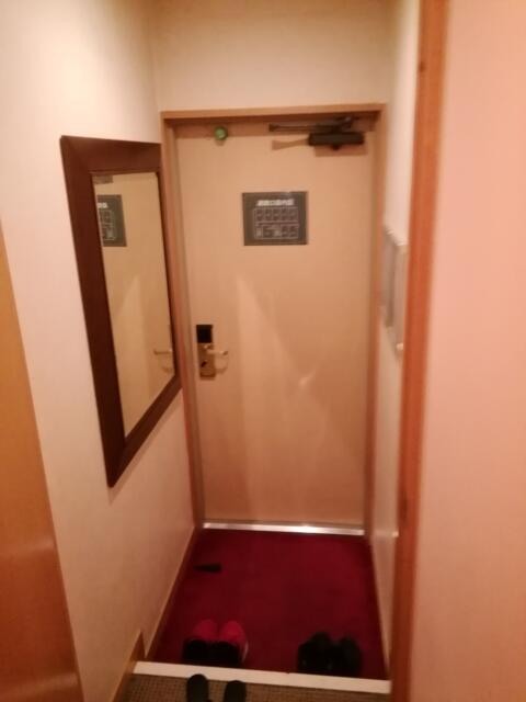 HOTEL SARA petit(サラプチ)(宮代町/ラブホテル)の写真『22号室、玄関内側から。(24,5)』by キジ