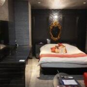 ホテル ユニオン(全国/ラブホテル)の写真『208号室 ベッド（鏡やテーブルも確認できる）』by t0m0